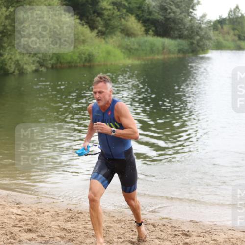 21.06.2026 - 29. Vierlanden-Triathlon Andreas Tolksdorf http://msf.ph/oto/9849270 21.06.2026 10:03:28 Schwimmen 437 meine-sportfotos.de