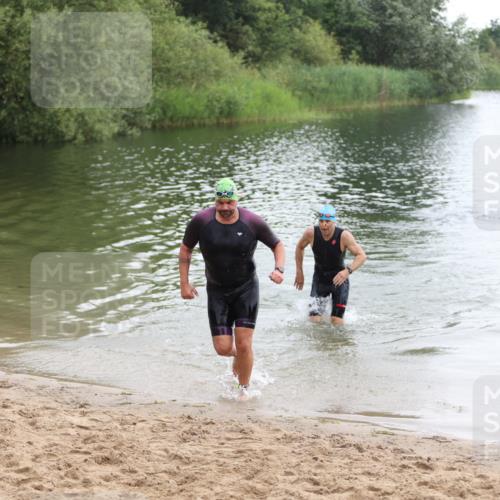 21.06.2026 - 29. Vierlanden-Triathlon Andreas Tolksdorf http://msf.ph/oto/9849274 21.06.2026 10:04:08 Schwimmen 420, 454 meine-sportfotos.de