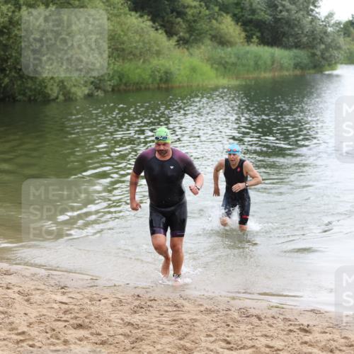 21.06.2026 - 29. Vierlanden-Triathlon Andreas Tolksdorf http://msf.ph/oto/9849275 21.06.2026 10:04:08 Schwimmen 420, 454 meine-sportfotos.de