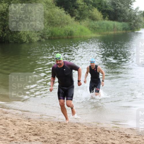 21.06.2026 - 29. Vierlanden-Triathlon Andreas Tolksdorf http://msf.ph/oto/9849279 21.06.2026 10:04:08 Schwimmen 420, 454 meine-sportfotos.de