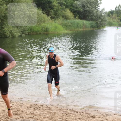 21.06.2026 - 29. Vierlanden-Triathlon Andreas Tolksdorf http://msf.ph/oto/9849287 21.06.2026 10:04:09 Schwimmen 420, 440, 454 meine-sportfotos.de
