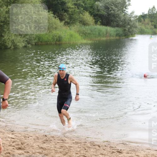 21.06.2026 - 29. Vierlanden-Triathlon Andreas Tolksdorf http://msf.ph/oto/9849289 21.06.2026 10:04:09 Schwimmen 420, 440, 454 meine-sportfotos.de