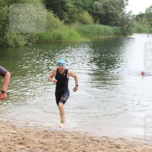 21.06.2026 - 29. Vierlanden-Triathlon Andreas Tolksdorf http://msf.ph/oto/9849290 21.06.2026 10:04:09 Schwimmen 420, 440, 454 meine-sportfotos.de
