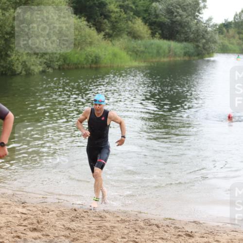 21.06.2026 - 29. Vierlanden-Triathlon Andreas Tolksdorf http://msf.ph/oto/9849291 21.06.2026 10:04:10 Schwimmen 420, 440, 454 meine-sportfotos.de