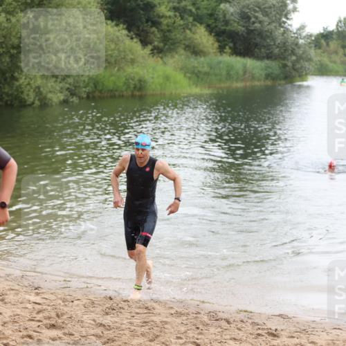 21.06.2026 - 29. Vierlanden-Triathlon Andreas Tolksdorf http://msf.ph/oto/9849292 21.06.2026 10:04:10 Schwimmen 420, 440, 454 meine-sportfotos.de