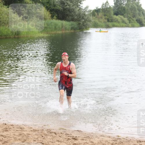 21.06.2026 - 29. Vierlanden-Triathlon Andreas Tolksdorf http://msf.ph/oto/9849293 21.06.2026 10:04:21 Schwimmen 440 meine-sportfotos.de