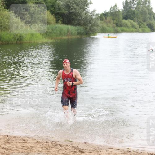 21.06.2026 - 29. Vierlanden-Triathlon Andreas Tolksdorf http://msf.ph/oto/9849296 21.06.2026 10:04:21 Schwimmen 440 meine-sportfotos.de