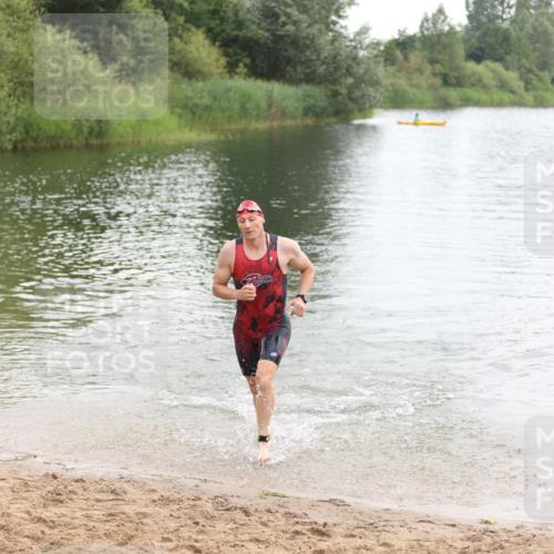 21.06.2026 - 29. Vierlanden-Triathlon Andreas Tolksdorf http://msf.ph/oto/9849300 21.06.2026 10:04:21 Schwimmen 440 meine-sportfotos.de