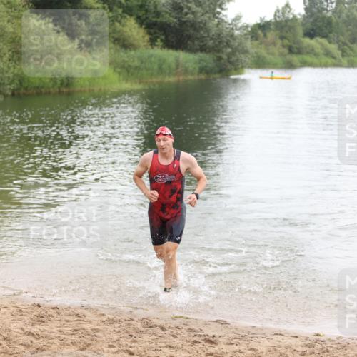 21.06.2026 - 29. Vierlanden-Triathlon Andreas Tolksdorf http://msf.ph/oto/9849301 21.06.2026 10:04:21 Schwimmen 440 meine-sportfotos.de