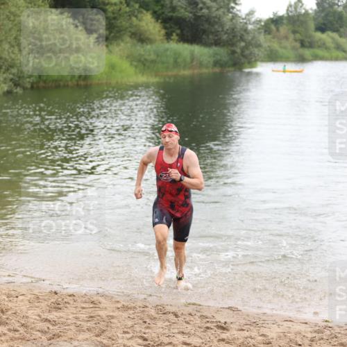 21.06.2026 - 29. Vierlanden-Triathlon Andreas Tolksdorf http://msf.ph/oto/9849304 21.06.2026 10:04:22 Schwimmen 440 meine-sportfotos.de