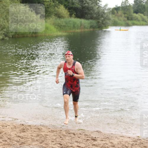 21.06.2026 - 29. Vierlanden-Triathlon Andreas Tolksdorf http://msf.ph/oto/9849305 21.06.2026 10:04:22 Schwimmen 440 meine-sportfotos.de