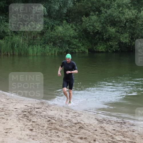 21.06.2026 - 29. Vierlanden-Triathlon Andreas Tolksdorf http://msf.ph/oto/9849310 21.06.2026 10:05:03 Schwimmen 431 meine-sportfotos.de