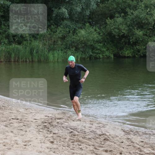 21.06.2026 - 29. Vierlanden-Triathlon Andreas Tolksdorf http://msf.ph/oto/9849324 21.06.2026 10:05:04 Schwimmen 431 meine-sportfotos.de