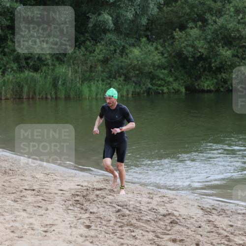21.06.2026 - 29. Vierlanden-Triathlon Andreas Tolksdorf http://msf.ph/oto/9849331 21.06.2026 10:05:04 Schwimmen 431 meine-sportfotos.de
