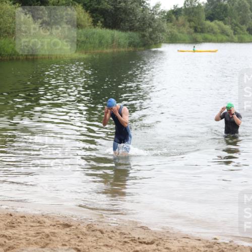 21.06.2026 - 29. Vierlanden-Triathlon Andreas Tolksdorf http://msf.ph/oto/9849335 21.06.2026 10:05:28 Schwimmen 429, 448 meine-sportfotos.de