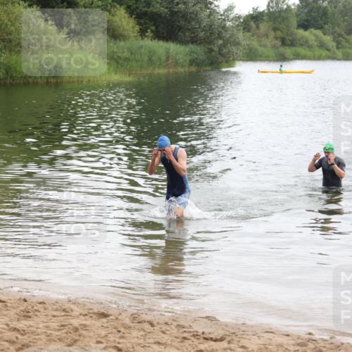 21.06.2026 - 29. Vierlanden-Triathlon Andreas Tolksdorf http://msf.ph/oto/9849336 21.06.2026 10:05:28 Schwimmen 429, 448 meine-sportfotos.de