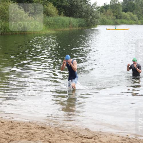 21.06.2026 - 29. Vierlanden-Triathlon Andreas Tolksdorf http://msf.ph/oto/9849337 21.06.2026 10:05:28 Schwimmen 429, 448 meine-sportfotos.de