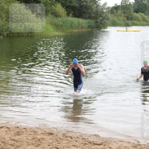 21.06.2026 - 29. Vierlanden-Triathlon Andreas Tolksdorf http://msf.ph/oto/9849341 21.06.2026 10:05:28 Schwimmen 429, 448 meine-sportfotos.de