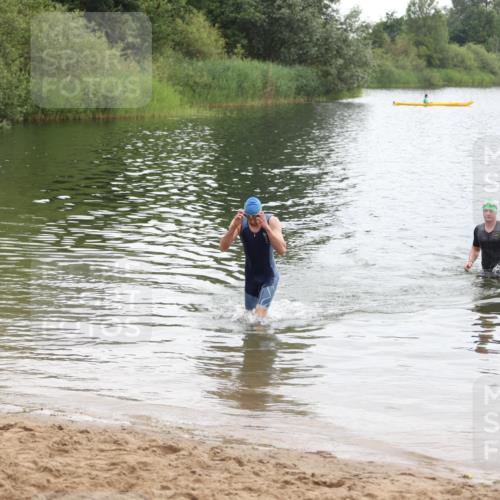 21.06.2026 - 29. Vierlanden-Triathlon Andreas Tolksdorf http://msf.ph/oto/9849342 21.06.2026 10:05:28 Schwimmen 429, 448 meine-sportfotos.de
