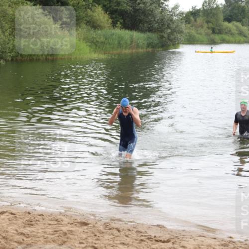 21.06.2026 - 29. Vierlanden-Triathlon Andreas Tolksdorf http://msf.ph/oto/9849343 21.06.2026 10:05:28 Schwimmen 429, 448 meine-sportfotos.de