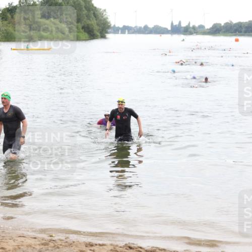 21.06.2026 - 29. Vierlanden-Triathlon Andreas Tolksdorf http://msf.ph/oto/9849353 21.06.2026 10:05:32 Schwimmen 395, 414, 429, 448 meine-sportfotos.de