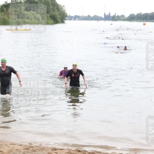 21.06.2026 - 29. Vierlanden-Triathlon Andreas Tolksdorf http://msf.ph/oto/9849357 21.06.2026 10:05:33 Schwimmen 395, 414, 429, 448 meine-sportfotos.de