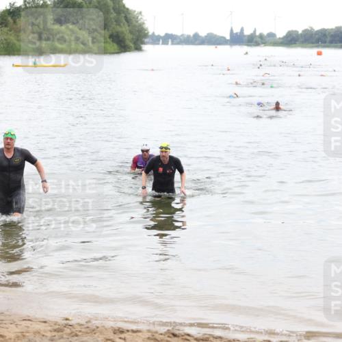 21.06.2026 - 29. Vierlanden-Triathlon Andreas Tolksdorf http://msf.ph/oto/9849359 21.06.2026 10:05:33 Schwimmen 395, 414, 429, 448 meine-sportfotos.de