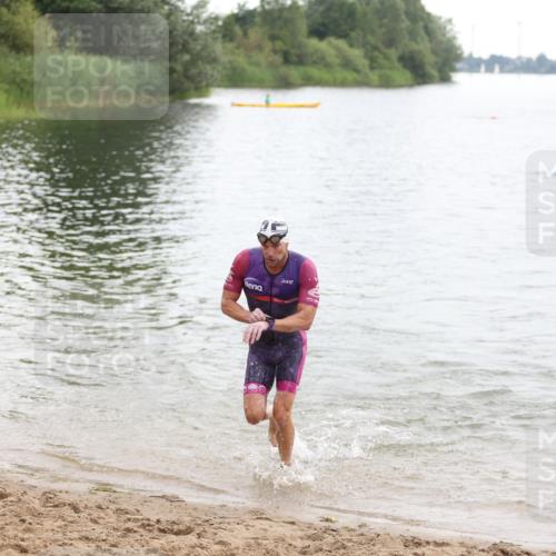 21.06.2026 - 29. Vierlanden-Triathlon Andreas Tolksdorf http://msf.ph/oto/9849368 21.06.2026 10:05:41 Schwimmen 395, 414, 429 meine-sportfotos.de