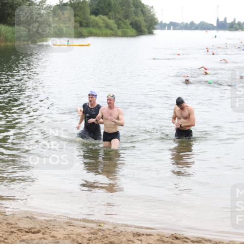 21.06.2026 - 29. Vierlanden-Triathlon Andreas Tolksdorf http://msf.ph/oto/9849376 21.06.2026 10:06:07 Schwimmen 444, 464 meine-sportfotos.de