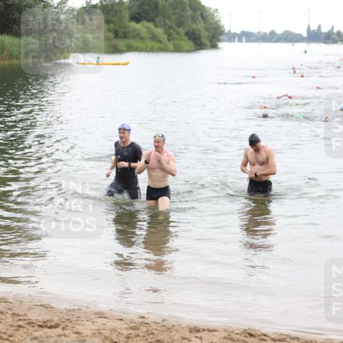 21.06.2026 - 29. Vierlanden-Triathlon Andreas Tolksdorf http://msf.ph/oto/9849378 21.06.2026 10:06:07 Schwimmen 444, 464 meine-sportfotos.de