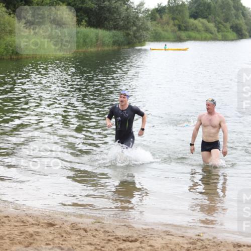 21.06.2026 - 29. Vierlanden-Triathlon Andreas Tolksdorf http://msf.ph/oto/9849383 21.06.2026 10:06:08 Schwimmen 444, 464 meine-sportfotos.de
