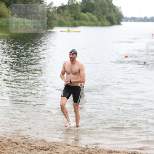 21.06.2026 - 29. Vierlanden-Triathlon Andreas Tolksdorf http://msf.ph/oto/9849388 21.06.2026 10:06:15 Schwimmen 438, 444, 458, 467 meine-sportfotos.de