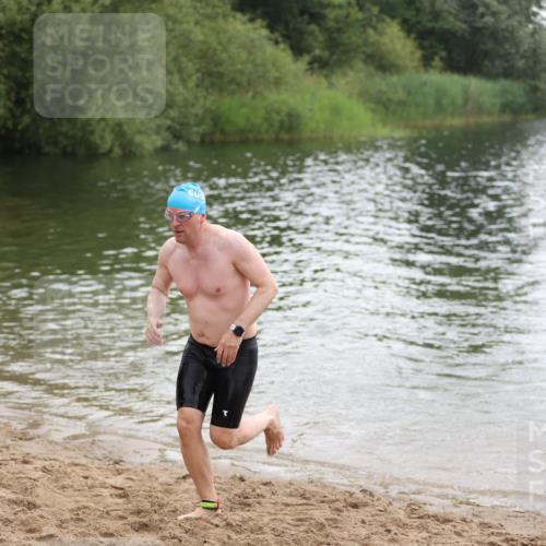 21.06.2026 - 29. Vierlanden-Triathlon Andreas Tolksdorf http://msf.ph/oto/9849399 21.06.2026 10:06:22 Schwimmen 438, 458, 467 meine-sportfotos.de