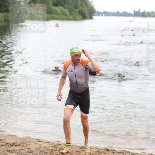 21.06.2026 - 29. Vierlanden-Triathlon Andreas Tolksdorf http://msf.ph/oto/9849402 21.06.2026 10:06:26 Schwimmen 397, 410, 458, 467 meine-sportfotos.de