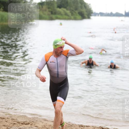 21.06.2026 - 29. Vierlanden-Triathlon Andreas Tolksdorf http://msf.ph/oto/9849407 21.06.2026 10:06:26 Schwimmen 397, 410, 458, 467 meine-sportfotos.de