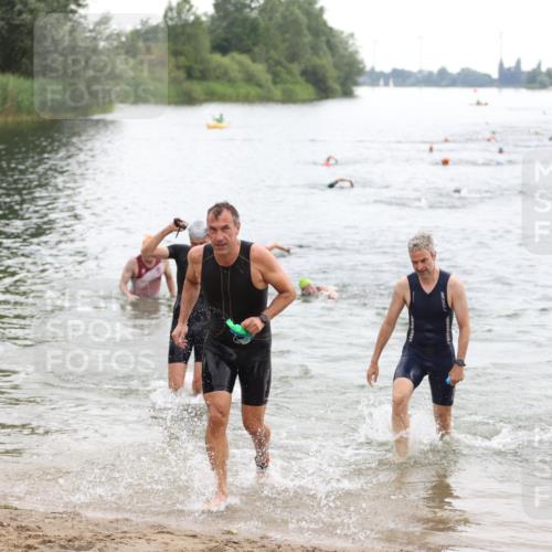 21.06.2026 - 29. Vierlanden-Triathlon Andreas Tolksdorf http://msf.ph/oto/9849416 21.06.2026 10:06:35 Schwimmen 394, 397, 410, 417, 447 meine-sportfotos.de
