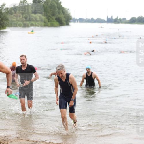 21.06.2026 - 29. Vierlanden-Triathlon Andreas Tolksdorf http://msf.ph/oto/9849418 21.06.2026 10:06:36 Schwimmen 394, 397, 410, 417, 443, 447 meine-sportfotos.de