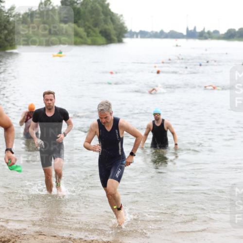 21.06.2026 - 29. Vierlanden-Triathlon Andreas Tolksdorf http://msf.ph/oto/9849422 21.06.2026 10:06:36 Schwimmen 394, 397, 410, 417, 443, 447 meine-sportfotos.de