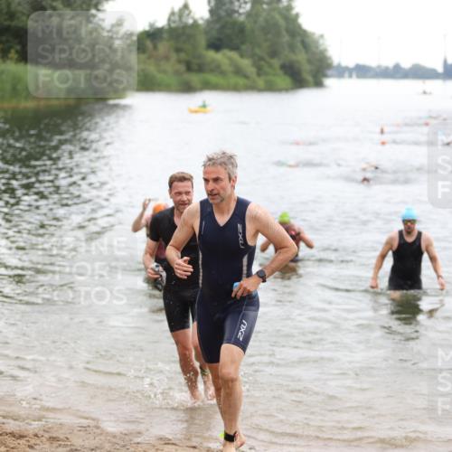 21.06.2026 - 29. Vierlanden-Triathlon Andreas Tolksdorf http://msf.ph/oto/9849424 21.06.2026 10:06:37 Schwimmen 394, 397, 410, 417, 443, 447 meine-sportfotos.de