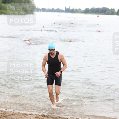21.06.2026 - 29. Vierlanden-Triathlon Andreas Tolksdorf http://msf.ph/oto/9849445 21.06.2026 10:06:43 Schwimmen 394, 417, 443, 447 meine-sportfotos.de