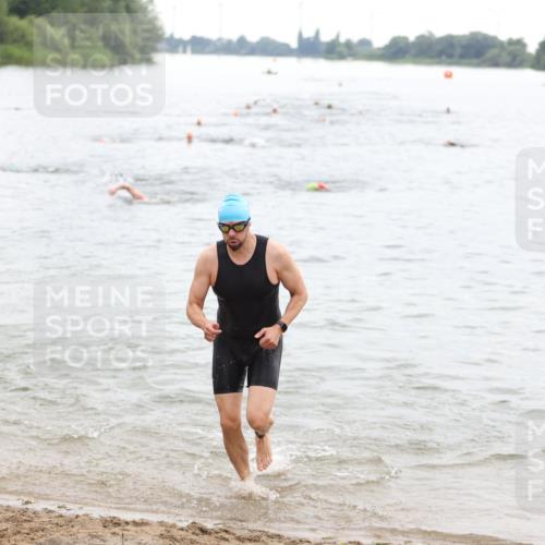21.06.2026 - 29. Vierlanden-Triathlon Andreas Tolksdorf http://msf.ph/oto/9849447 21.06.2026 10:06:44 Schwimmen 394, 417, 443, 447 meine-sportfotos.de