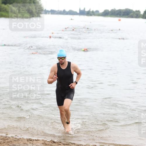 21.06.2026 - 29. Vierlanden-Triathlon Andreas Tolksdorf http://msf.ph/oto/9849451 21.06.2026 10:06:44 Schwimmen 394, 417, 443, 447 meine-sportfotos.de