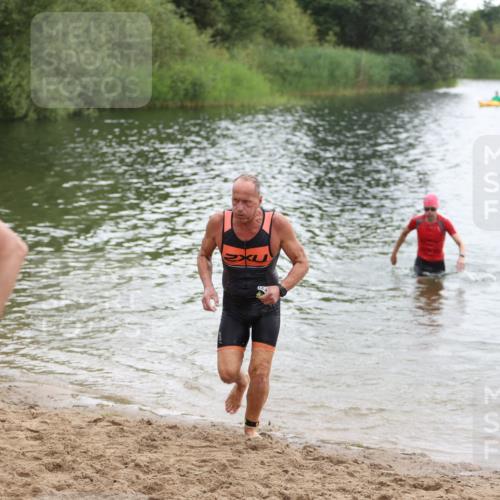 21.06.2026 - 29. Vierlanden-Triathlon Andreas Tolksdorf http://msf.ph/oto/9849459 21.06.2026 10:06:45 Schwimmen 394, 443, 447 meine-sportfotos.de