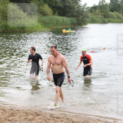 21.06.2026 - 29. Vierlanden-Triathlon Andreas Tolksdorf http://msf.ph/oto/9849492 21.06.2026 10:07:09 Schwimmen 425, 428, 445, 474 meine-sportfotos.de