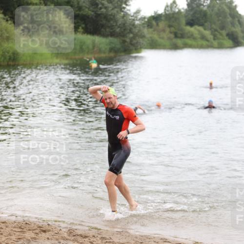 21.06.2026 - 29. Vierlanden-Triathlon Andreas Tolksdorf http://msf.ph/oto/9849539 21.06.2026 10:07:13 Schwimmen 425, 428, 445, 474 meine-sportfotos.de
