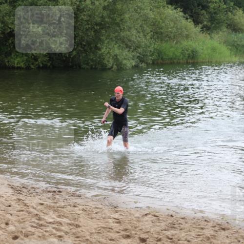 21.06.2026 - 29. Vierlanden-Triathlon Andreas Tolksdorf http://msf.ph/oto/9849542 21.06.2026 10:07:26 Schwimmen 424, 475 meine-sportfotos.de