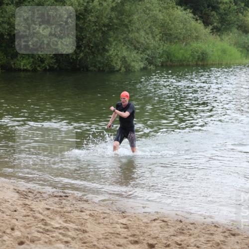 21.06.2026 - 29. Vierlanden-Triathlon Andreas Tolksdorf http://msf.ph/oto/9849543 21.06.2026 10:07:26 Schwimmen 424, 475 meine-sportfotos.de
