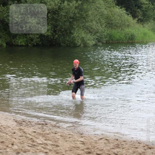 21.06.2026 - 29. Vierlanden-Triathlon Andreas Tolksdorf http://msf.ph/oto/9849552 21.06.2026 10:07:26 Schwimmen 424, 475 meine-sportfotos.de
