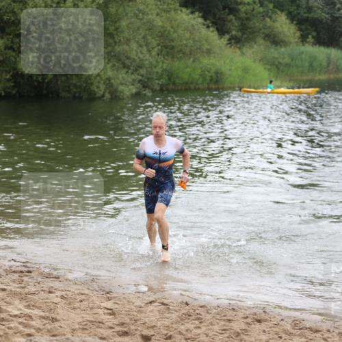 21.06.2026 - 29. Vierlanden-Triathlon Andreas Tolksdorf http://msf.ph/oto/9849690 21.06.2026 10:07:51 Schwimmen 449, 471 meine-sportfotos.de
