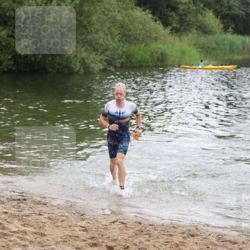 21.06.2026 - 29. Vierlanden-Triathlon Andreas Tolksdorf http://msf.ph/oto/9849693 21.06.2026 10:07:51 Schwimmen 449, 471 meine-sportfotos.de